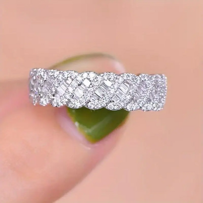 Shiny Twist Zirconia Ring