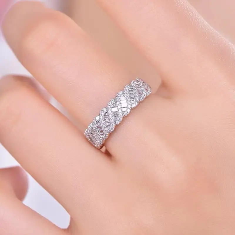 Shiny Twist Zirconia Ring