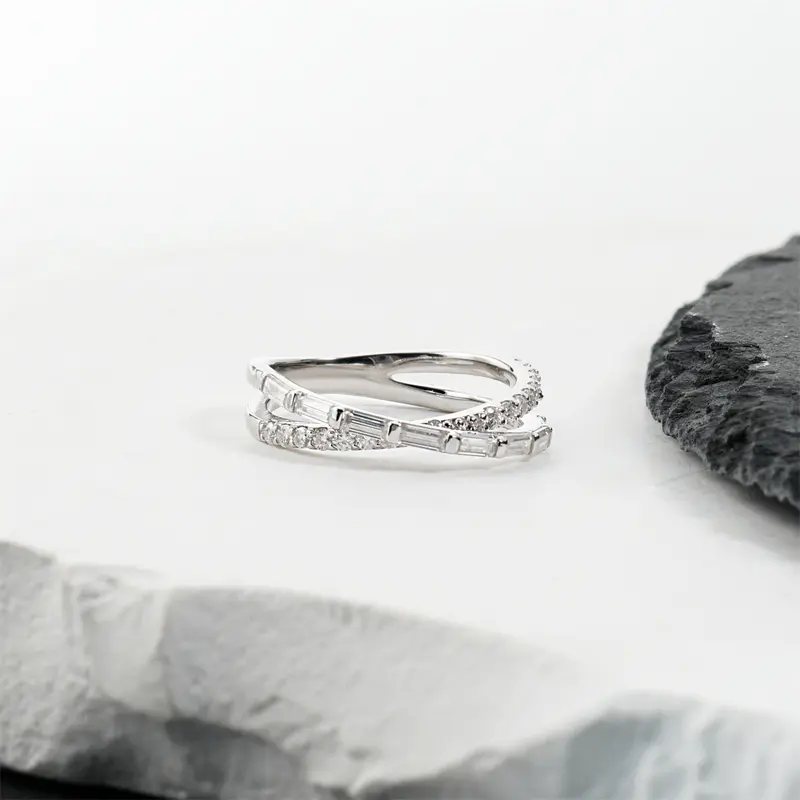 Ribbon Crossover Ring