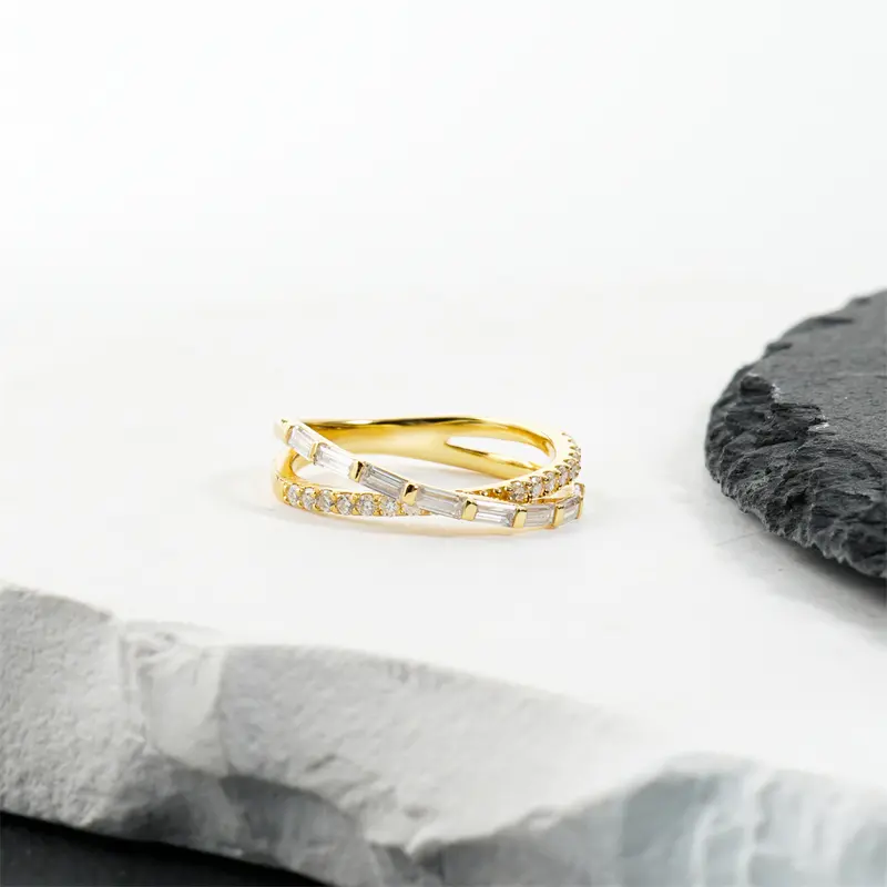 Ribbon Crossover Ring