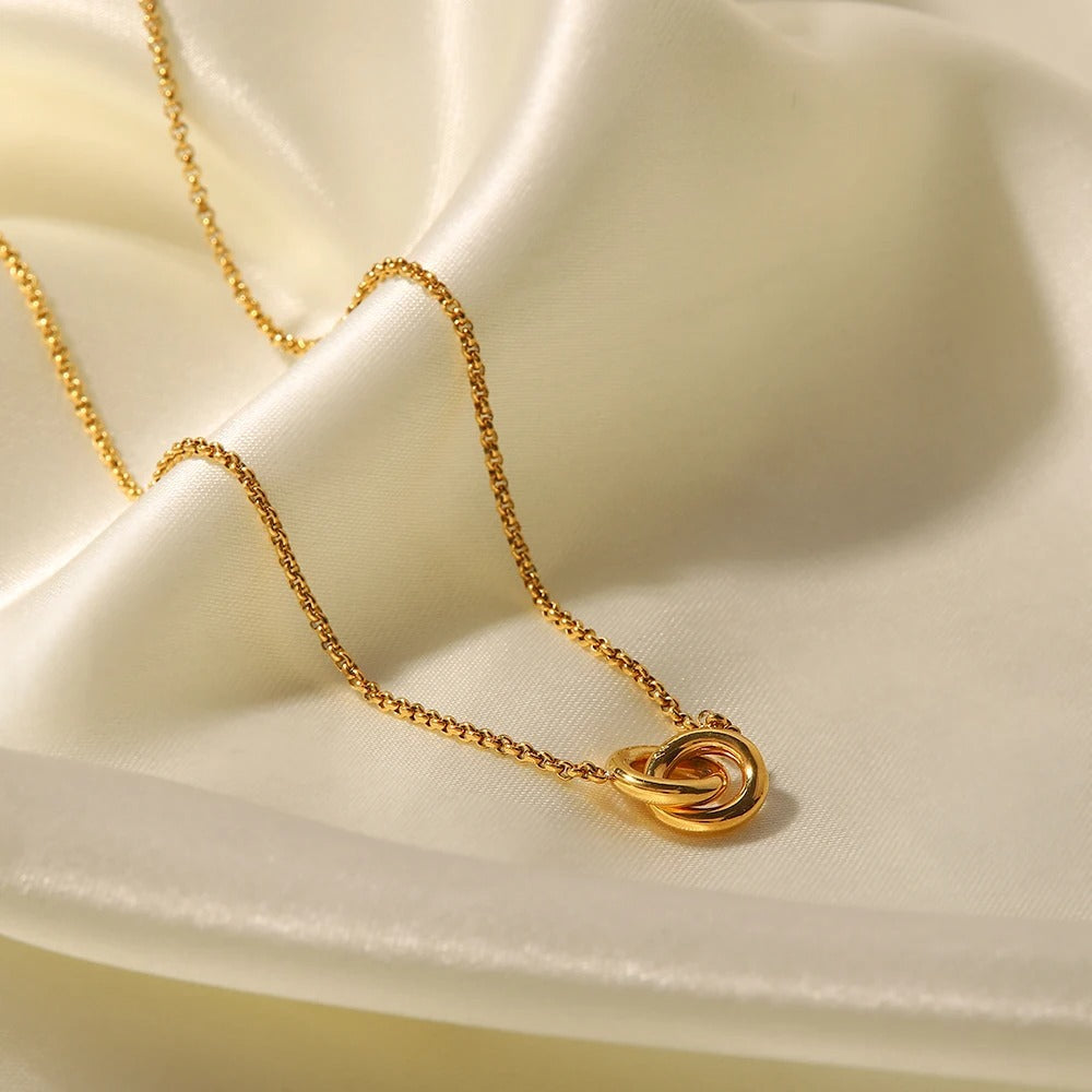 Interlocking Hoops Necklace