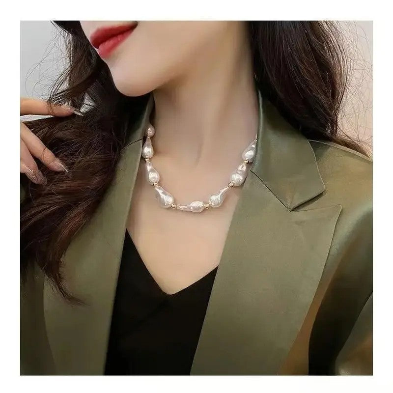 Irregular Pearl Toggle Necklace