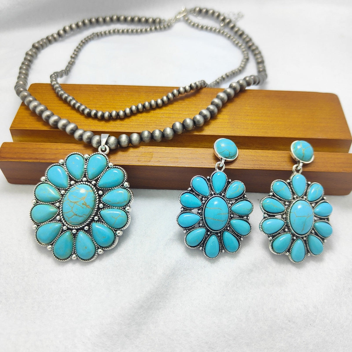 White Turquoise Flower Necklace Set