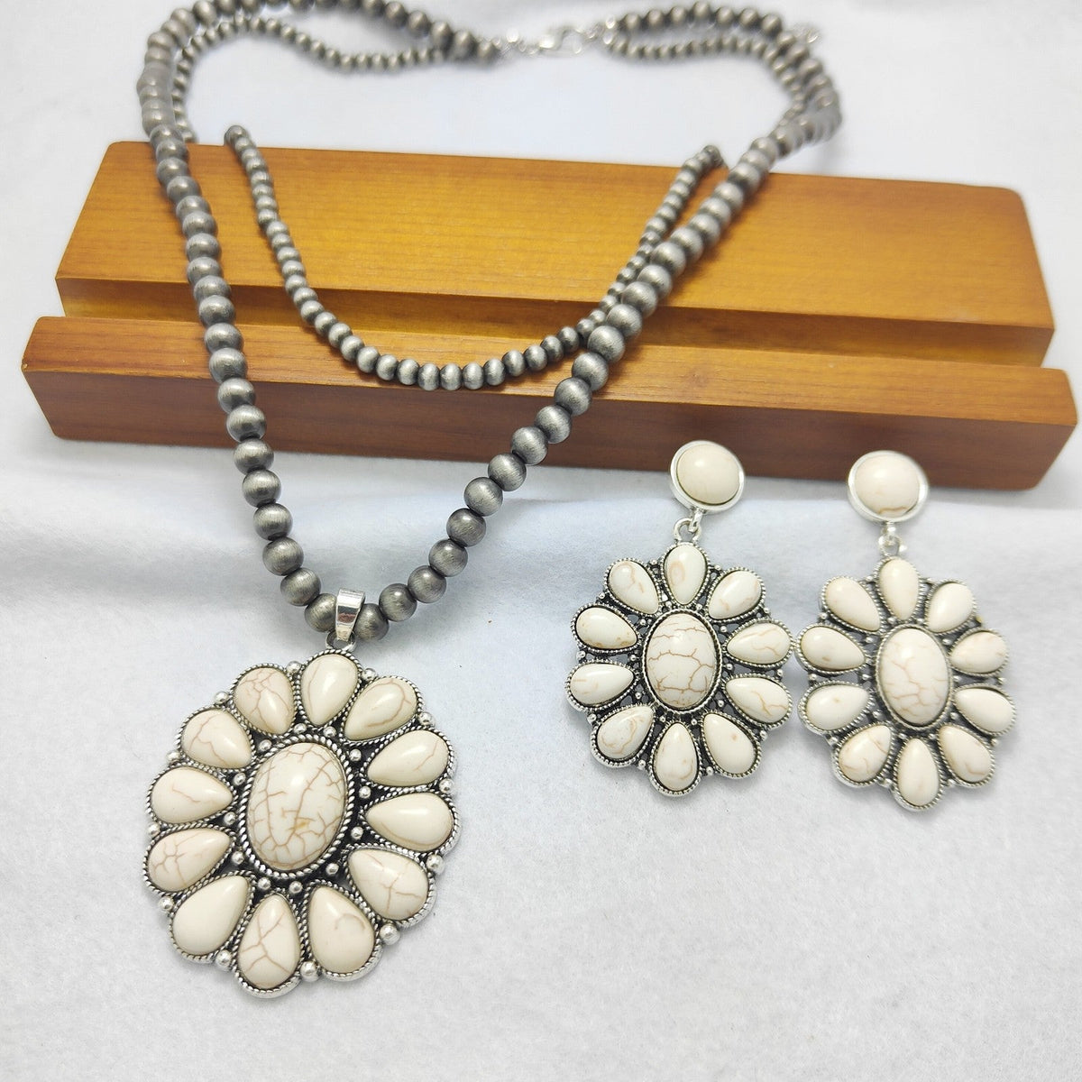 White Turquoise Flower Necklace Set
