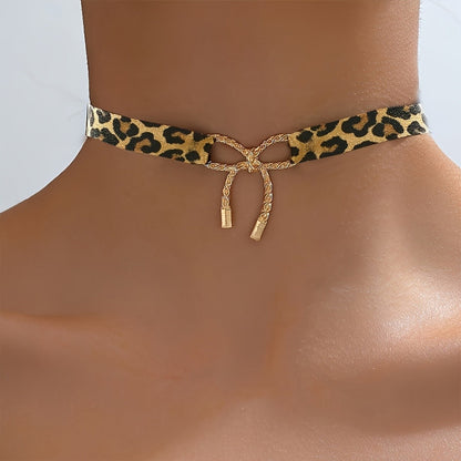 Twisted Bow Velvet Choker