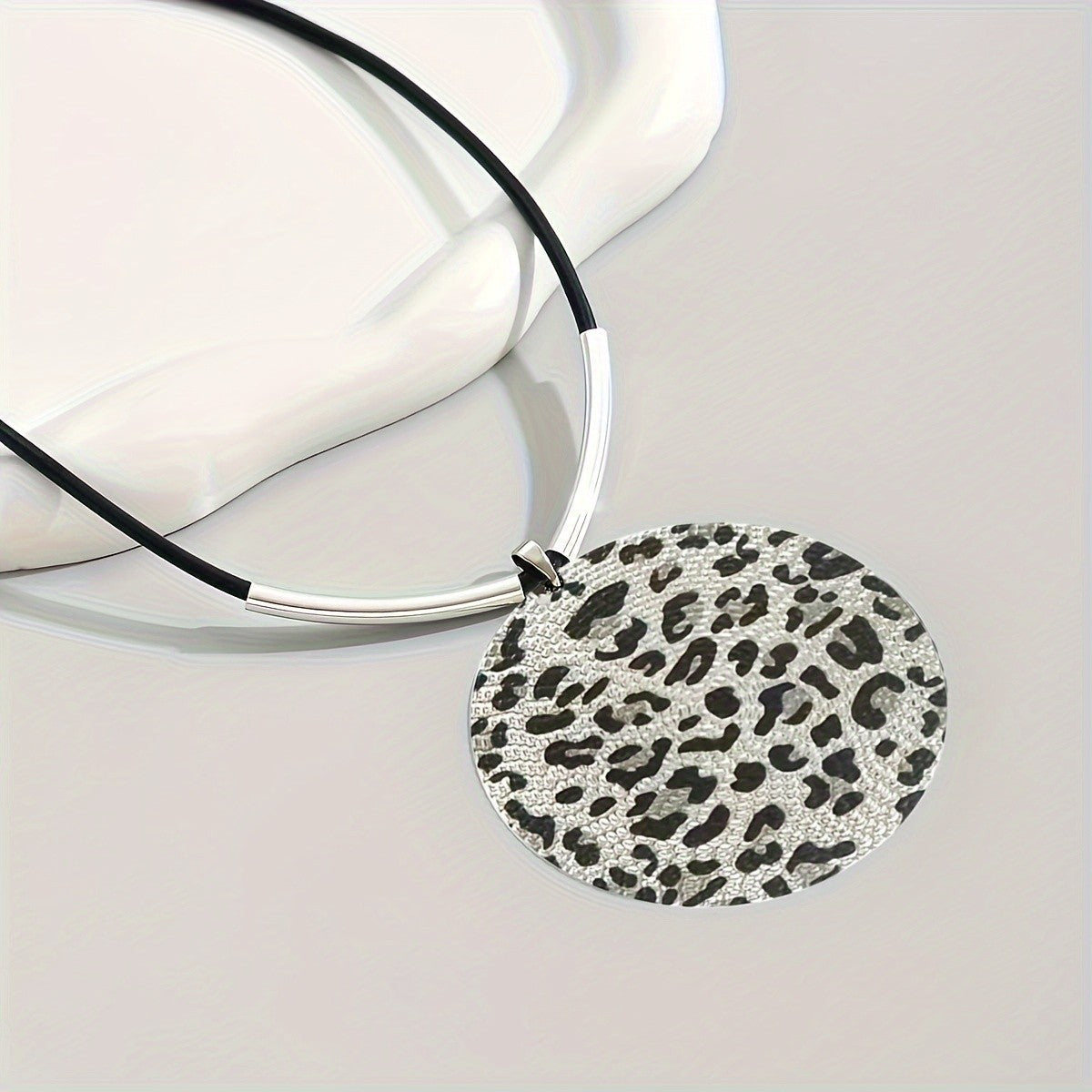 Leopard Print Round Pendant Necklace