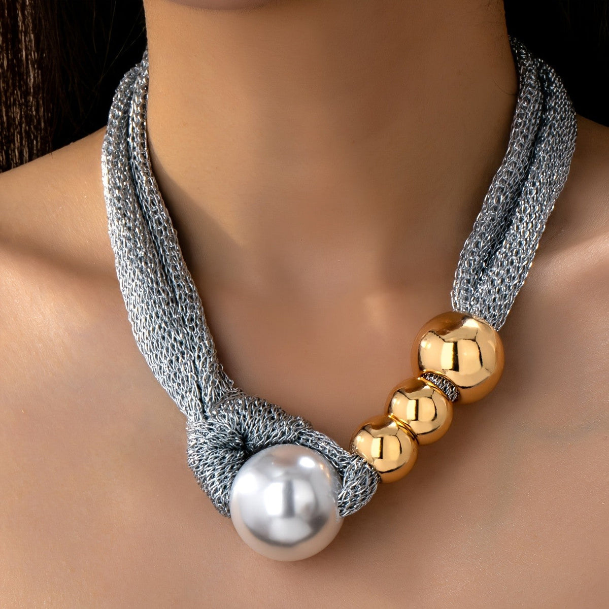 Mesh Knot Pearl Necklace