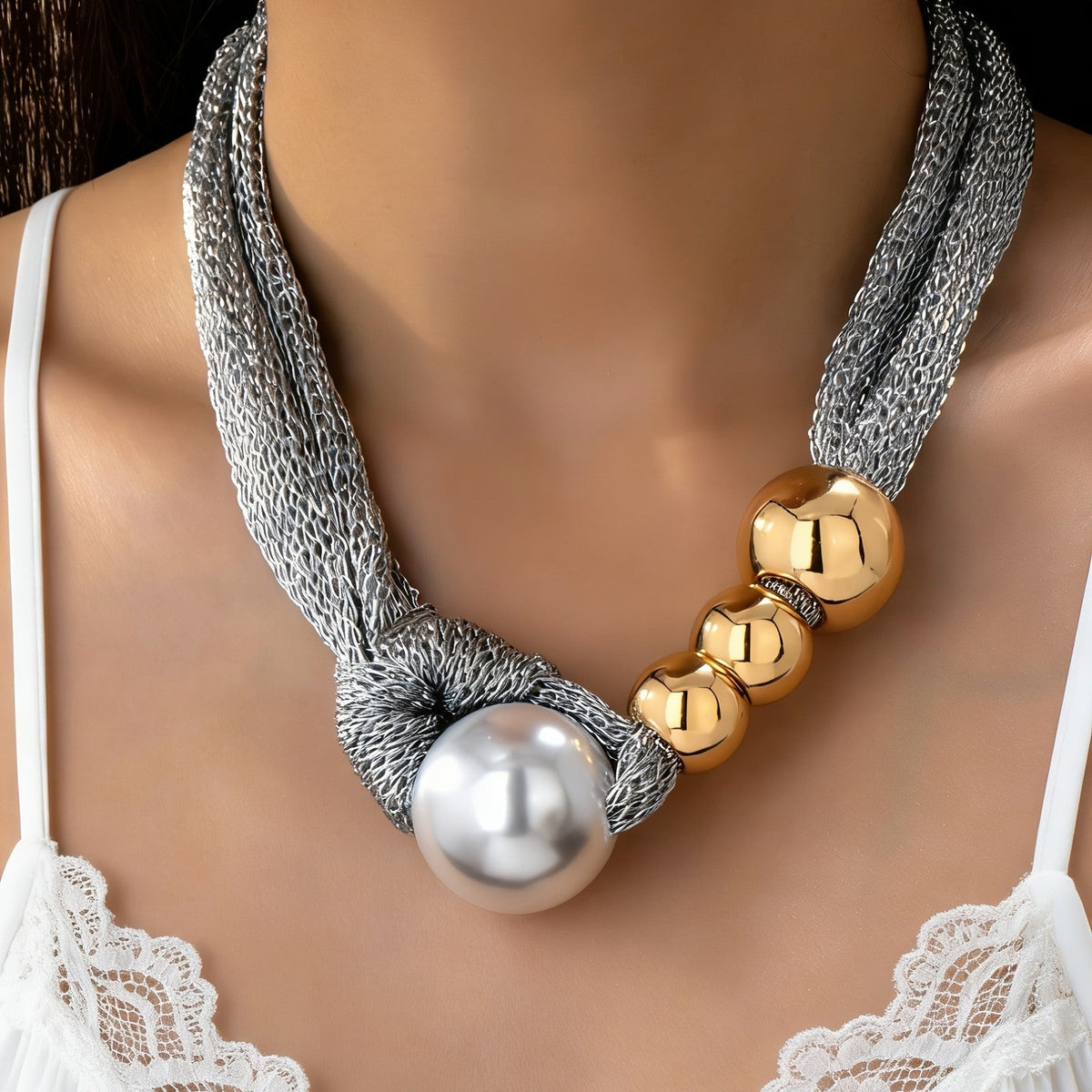 Mesh Knot Pearl Necklace