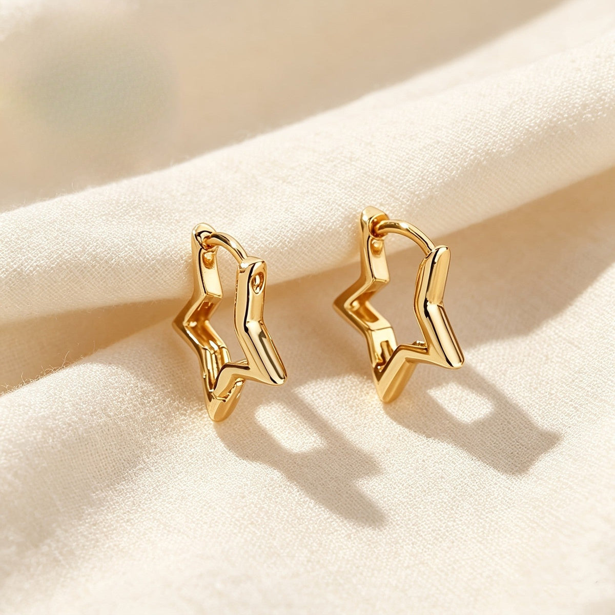Open Star Outline Stud Earrings