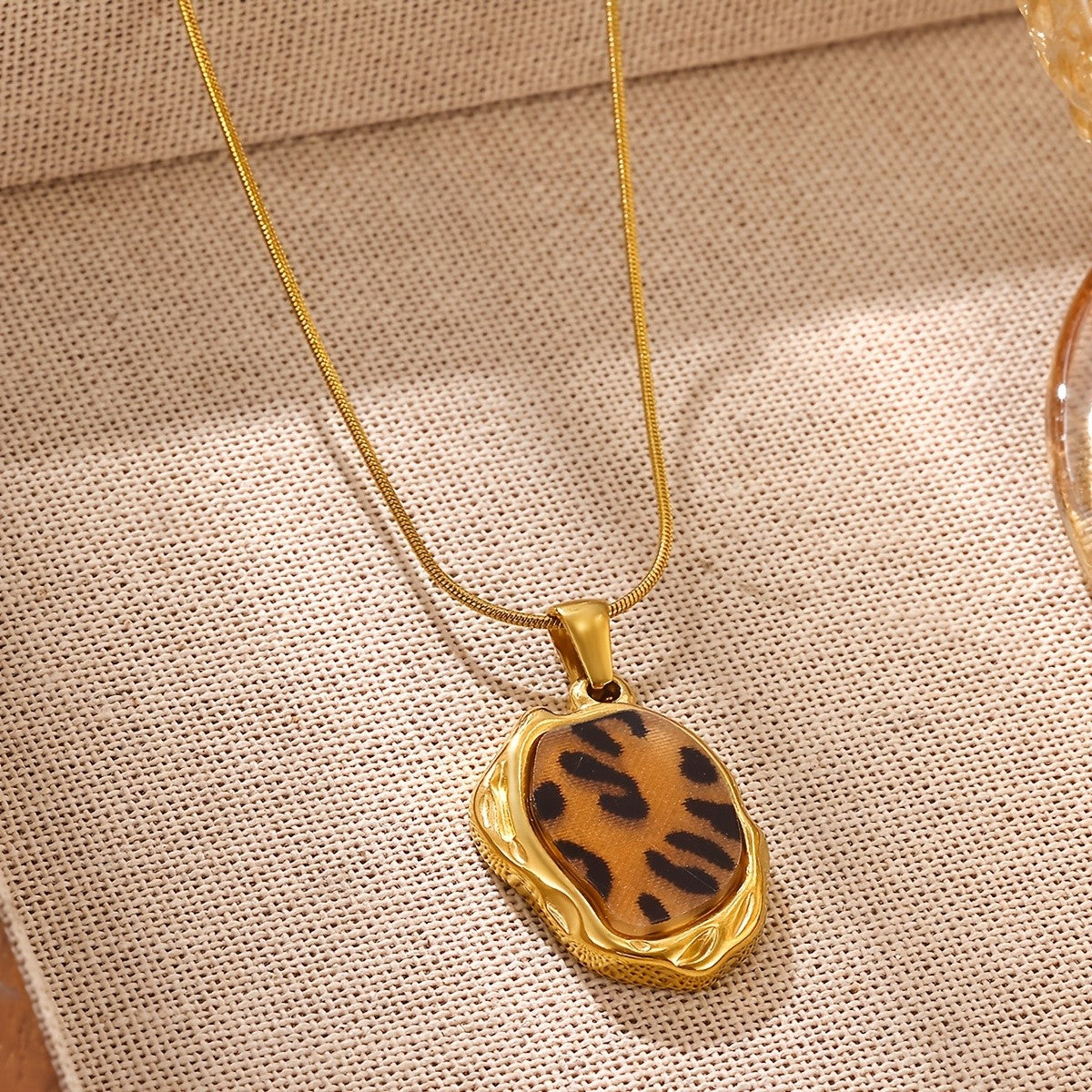Leopard Print Irregular Pendant Necklace
